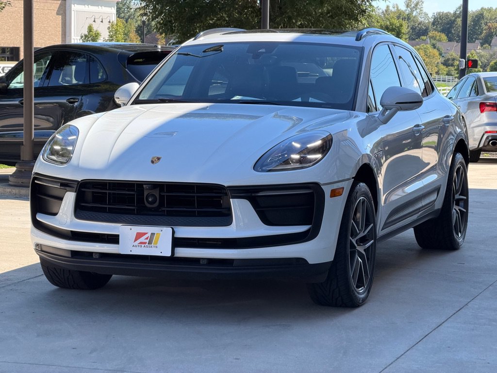 Used 2023 Porsche Macan AWD/4WD image 5