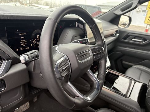 Used 2025 GMC Yukon Denali image 8