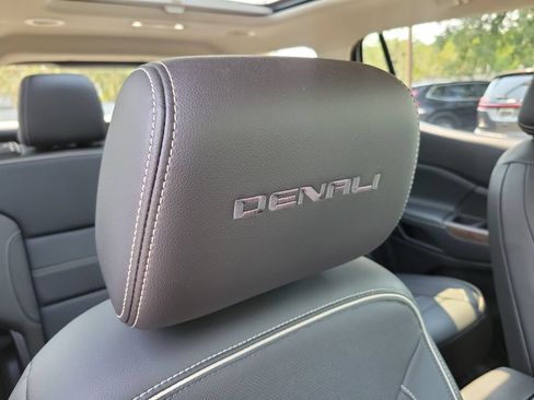 Used 2020 GMC Acadia Denali w/ Denali Ultimate Package AWD/4WD image 19