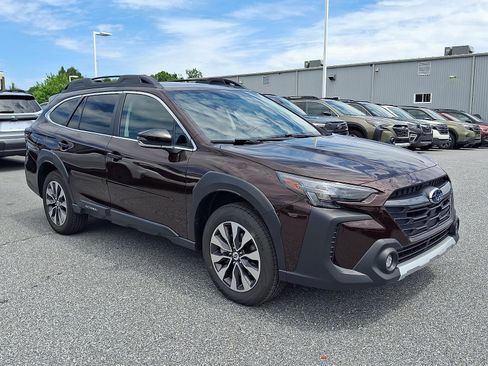 Certified 2025 Subaru Outback Limited AWD/4WD image 3