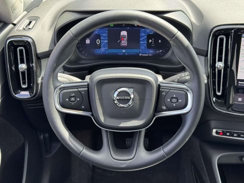 Certified 2025 Volvo XC40 B5 Plus AWD/4WD image 15