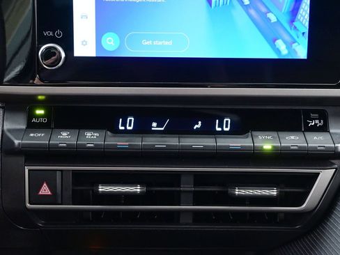 Used 2025 Toyota Camry SE FWD image 19