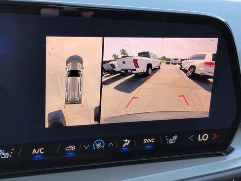Used 2025 Chevrolet Traverse LT w/ Driver Confidence Package FWD image 20