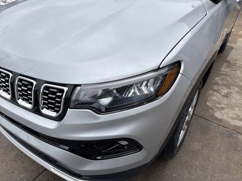 Used 2025 Jeep Compass Limited image 10