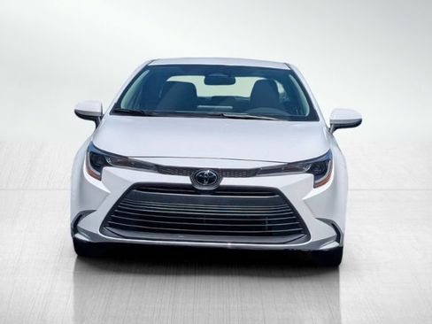 Used 2024 Toyota Corolla LE FWD image 2