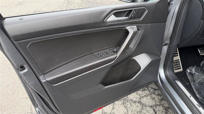 Used 2021 Volkswagen Tiguan SE R-Line AWD/4WD image 6