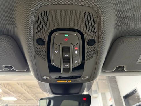 Used 2021 Audi e-tron Premium Plus w/ Premium Plus Package image 16