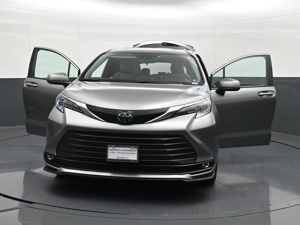 Used 2026 Toyota Sienna XLE FWD image 46