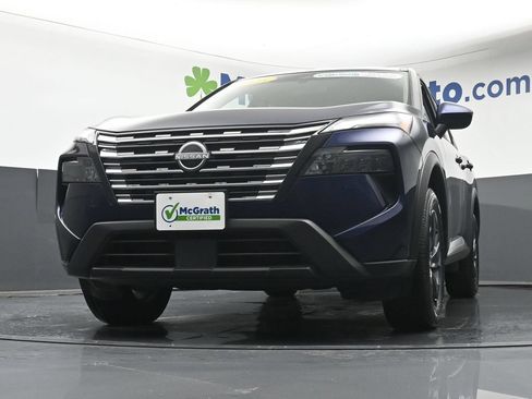 Used 2025 Nissan Rogue SV AWD/4WD image 7