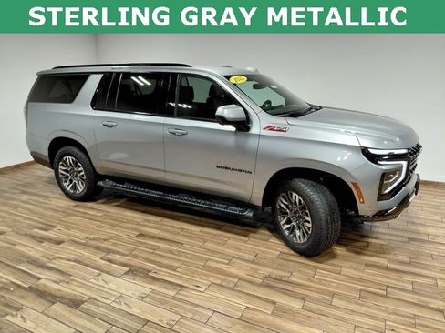 Used 2025 Chevrolet Suburban Z71 image 14