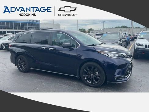 Used 2023 Toyota Sienna XSE w/ XSE Plus Package FWD image 1