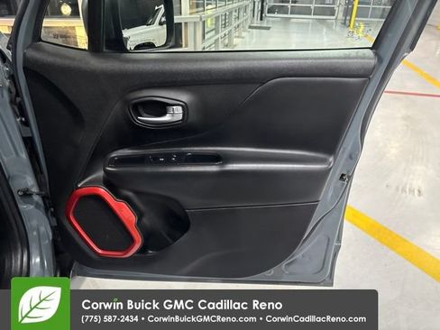 Used 2017 Jeep Renegade Trailhawk AWD/4WD image 38