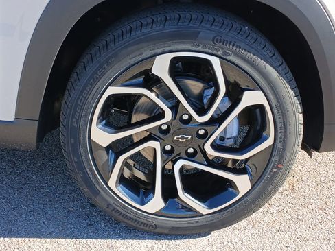 New 2026 Chevrolet Trax RS w/ Sunroof Package image 34