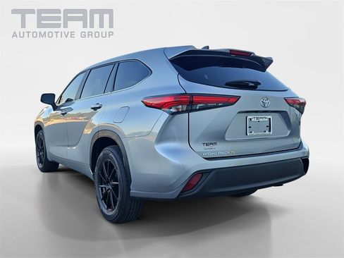 Used 2023 Toyota Highlander Platinum image 5