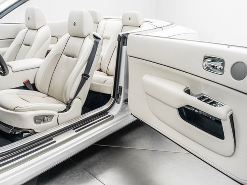 Used 2020 Rolls-Royce Dawn RWD image 22
