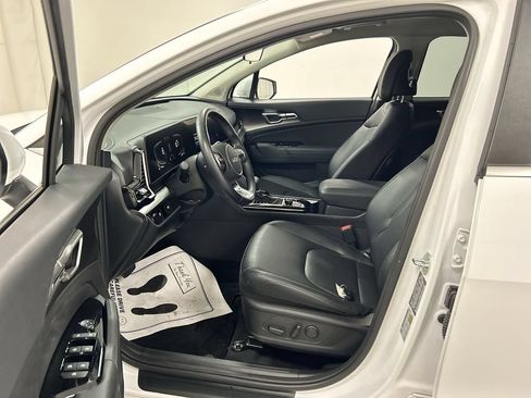 Certified 2024 Kia Sportage EX AWD/4WD image 9