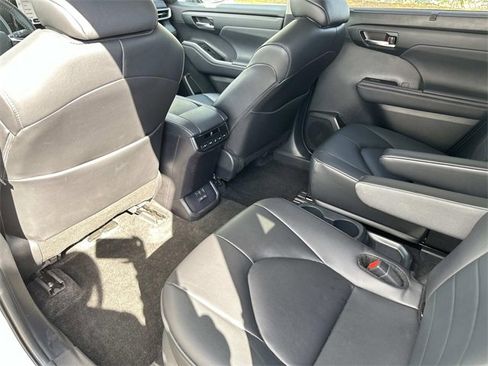 Used 2024 Toyota Highlander XLE image 14