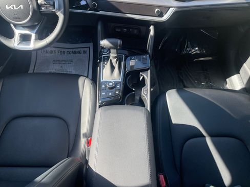 Used 2025 Kia Sportage EX image 27