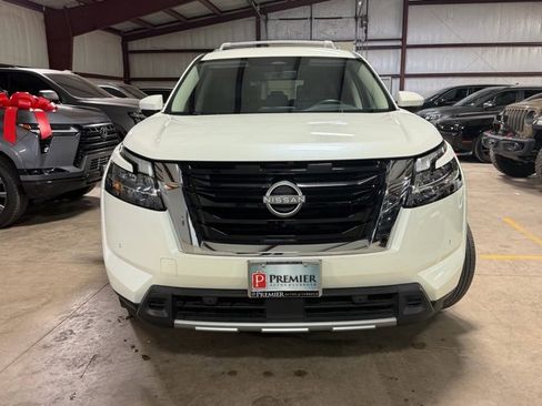 Used 2024 Nissan Pathfinder SL image 2