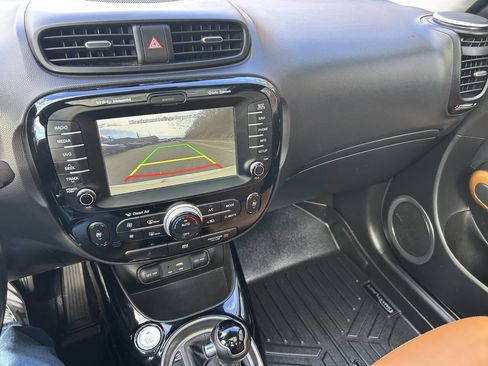Used 2016 Kia Soul ! w/ Premium Package image 27