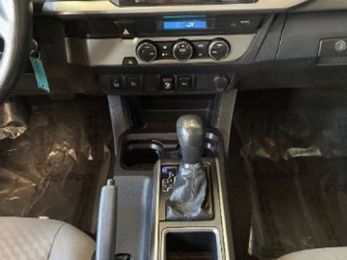 Used 2022 Toyota Tacoma TRD Off-Road image 21