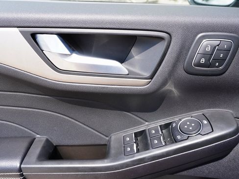 Used 2022 Ford Escape SEL w/ Technology Package image 9