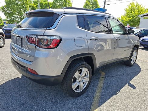 Used 2022 Jeep Compass Latitude AWD/4WD image 5
