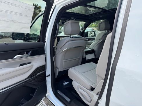 New 2026 Jeep Grand Wagoneer Summit AWD/4WD image 32