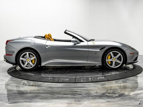 Used 2016 Ferrari California T image 20