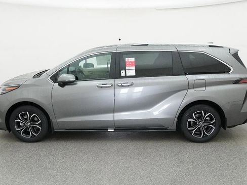 New 2026 Toyota Sienna Platinum image 31