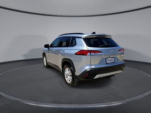 Used 2025 Toyota Corolla Cross LE FWD image 6