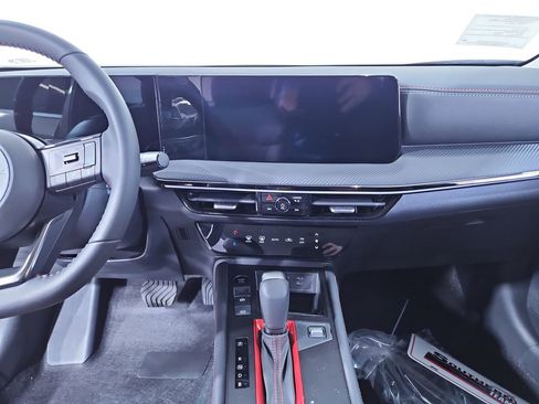 New 2025 Nissan Kicks SR image 17