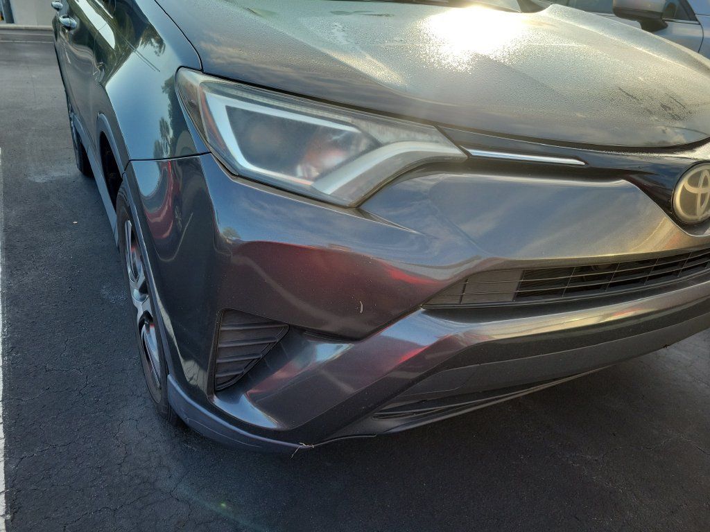 Used 2018 Toyota RAV4 LE FWD image 8