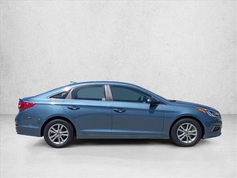 Used 2017 Hyundai Sonata SE FWD image 4