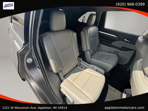 Used 2018 Toyota Highlander XLE AWD/4WD image 41