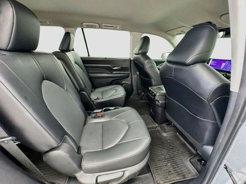 Used 2024 Toyota Grand Highlander XLE FWD image 19