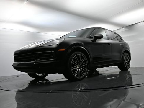 Certified 2022 Porsche Cayenne Platinum Edition image 46