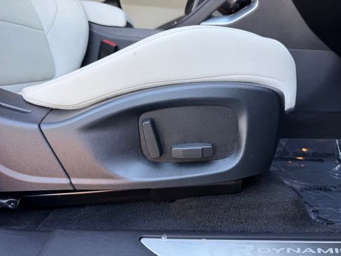 Used 2019 Jaguar E-PACE R-Dynamic S AWD/4WD image 36