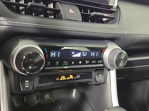 Used 2025 Toyota RAV4 XLE FWD image 19
