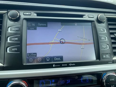 Used 2019 Toyota Highlander XLE image 18