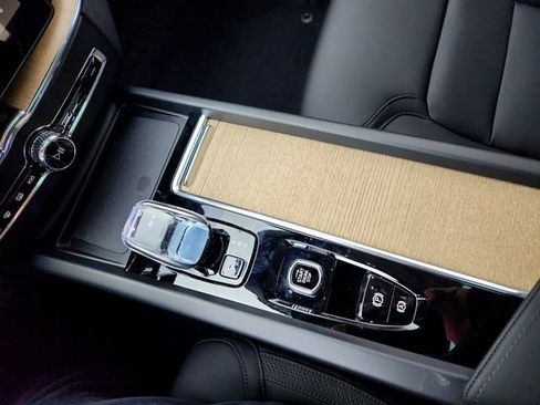 New 2026 Volvo XC60 B5 Plus w/ Climate Package image 22