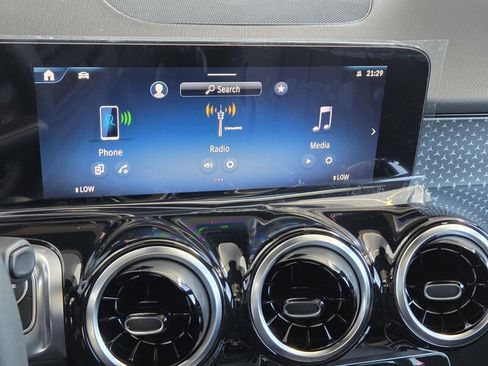 New 2026 Mercedes-Benz GLB 250 image 23