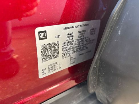 Used 2025 Chevrolet Trax LT image 29