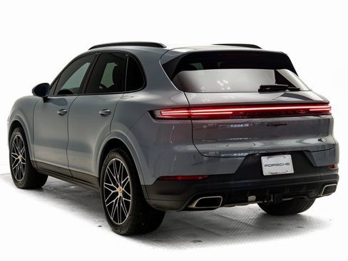 Used 2024 Porsche Cayenne image 3