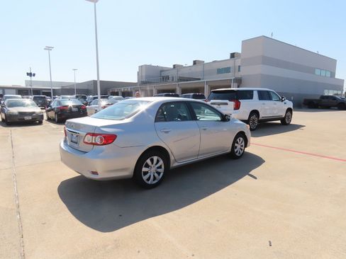 Used 2013 Toyota Corolla LE FWD image 11