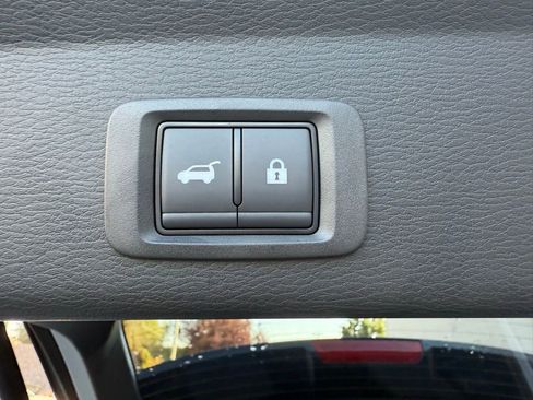 New 2025 Mitsubishi Outlander SE image 27