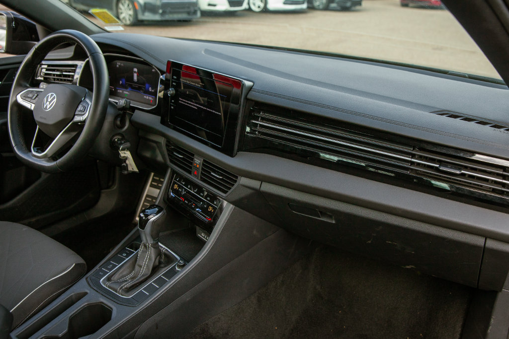 Used 2025 Volkswagen Jetta Sport FWD image 11