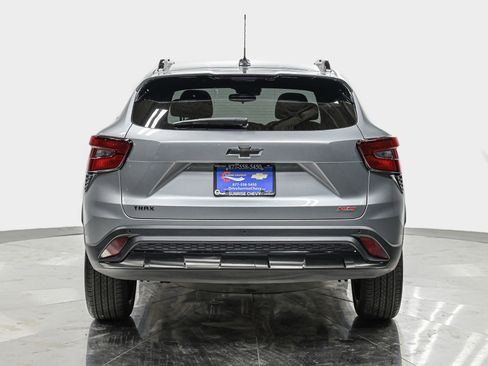 Used 2024 Chevrolet Trax RS w/ Sunroof Package FWD image 5