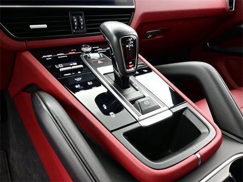 Used 2022 Porsche Cayenne E-Hybrid image 10