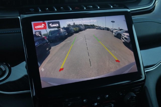 Used 2024 Jeep Grand Cherokee Trailhawk AWD/4WD image 16
